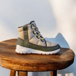 Stylish The North Face Beige and Green High-Top Winter Boots